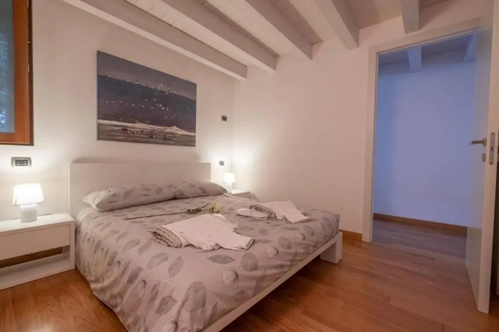 Happy Guest Apartments - Lake & Style Riva di Solto Italy
